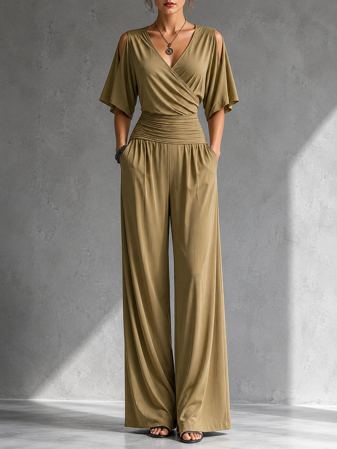 Alia | Elegante conjunto con efecto cruzado y pernera ancha