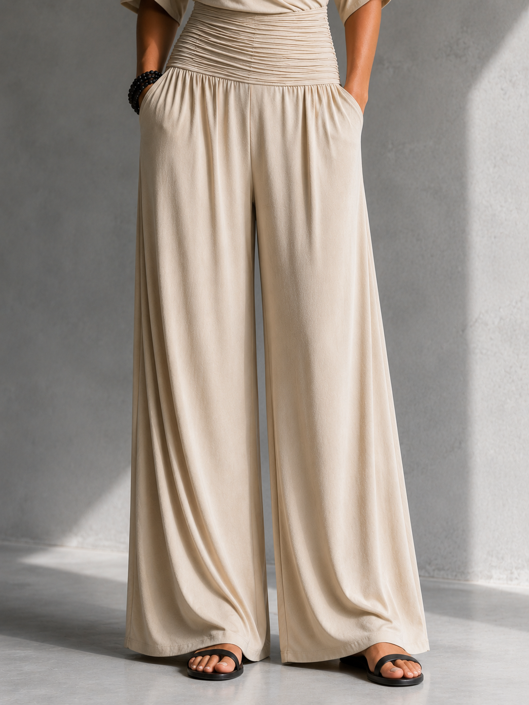 Alia | Elegante conjunto con efecto cruzado y pernera ancha